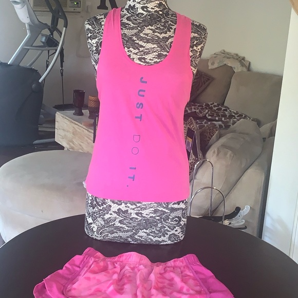 🌺$16 OFF RETAIL $38🌺CLOSET CLOSING EVERYTHING MUST GO 🌺NWT NIKE SMALL & MED🌺 - Picture 7 of 7